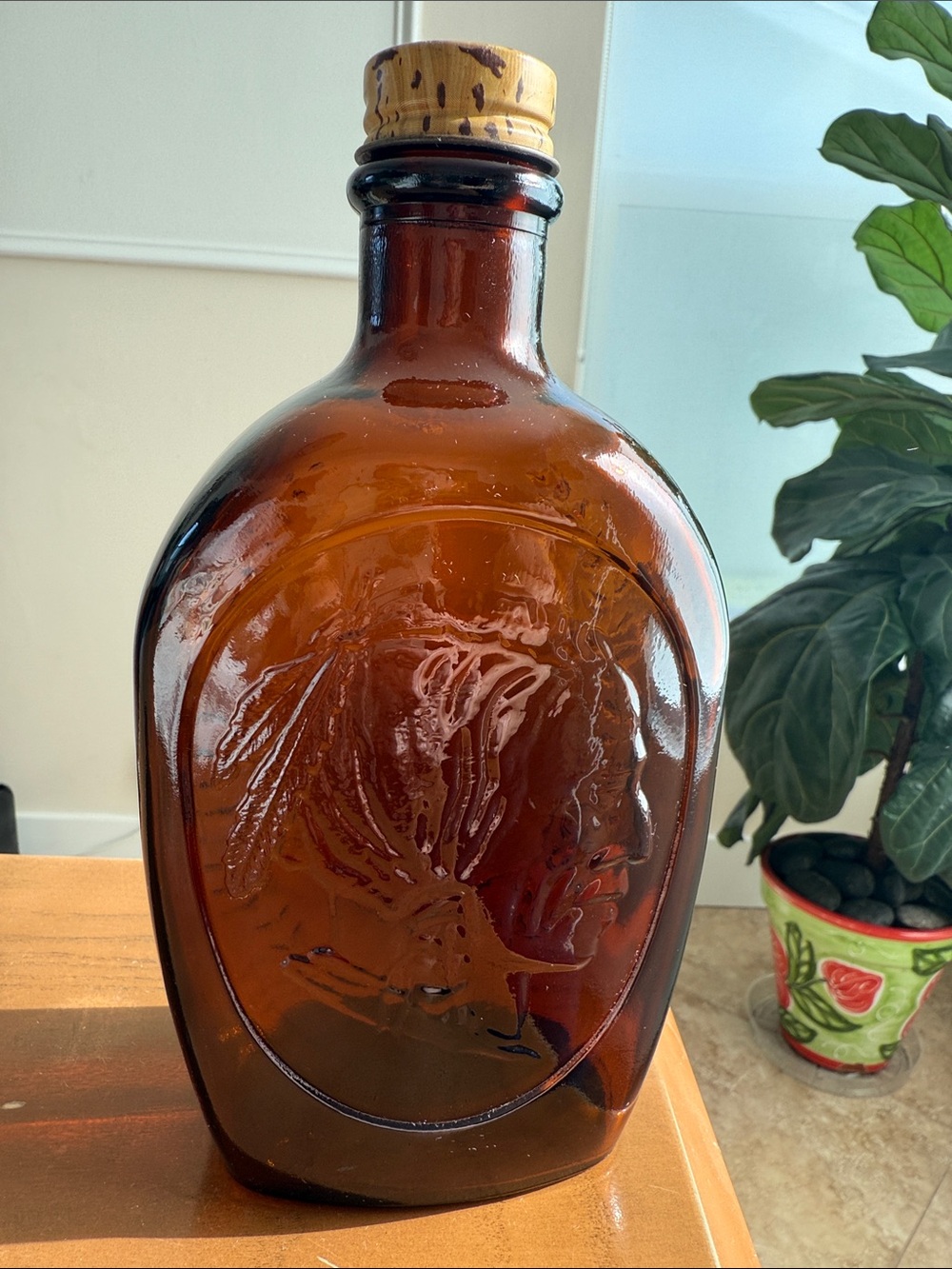 Log Cabin Vintage Amber Glass Syrup Bottle, Circa 1970s. Excellent Condition